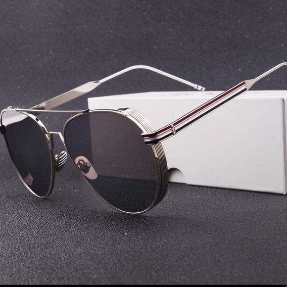 *Price Drop* Silver Mirrored Aviator Sunglass - Picture 2 of 6